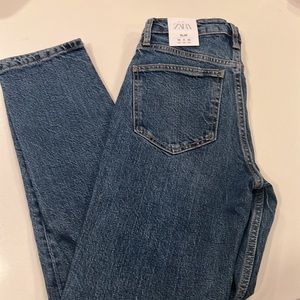 Zara Women’s size 0 Hi-rise ankle length jeans new with tags.
